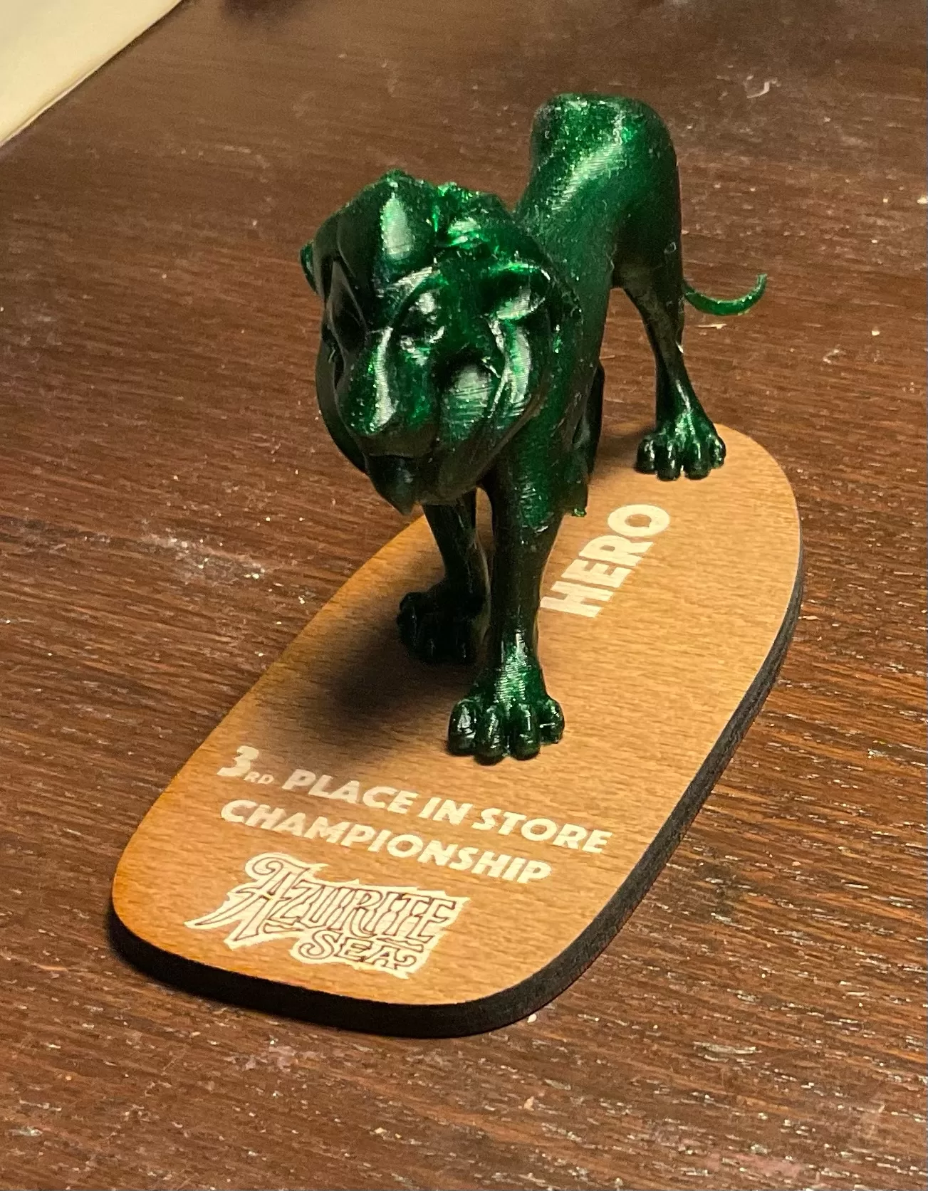 3D tisk a gravírování trofejí pro soutěž - Comic HERO. Netradiční a orginální trofej na míru.